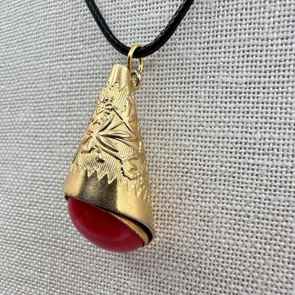 Vintage Y2K Etched Floral Red Cabochon Gold Tone Necklace Women's Jewelry - Picture 5 of 11